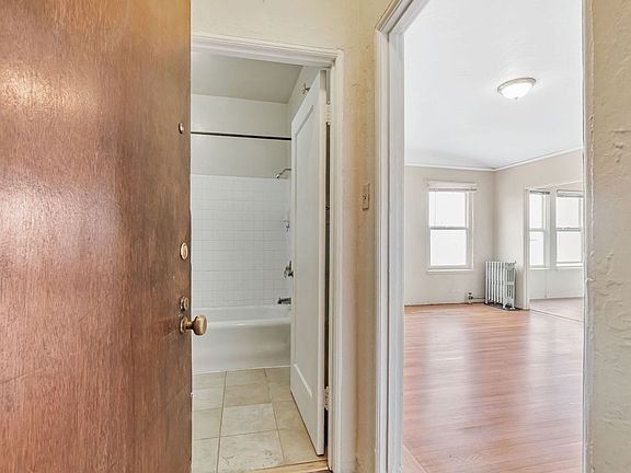 5th image of 375 14th Ave #303