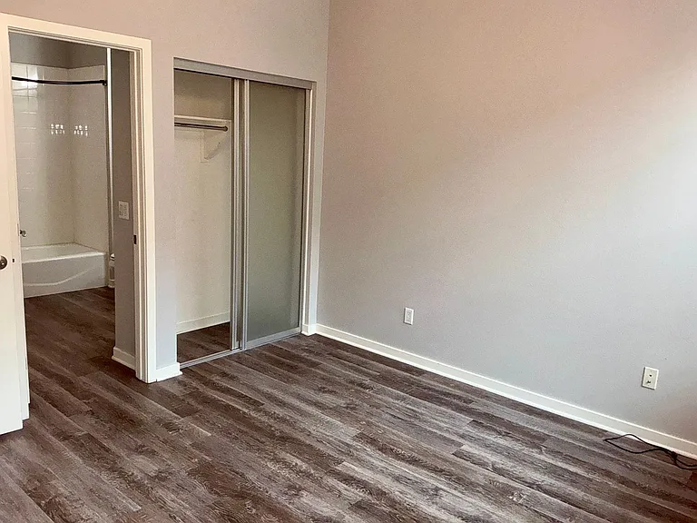 537 W Maple Ave — Photo 47
