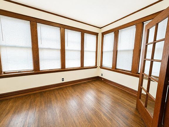 3rd image of 3724 Grand Blvd