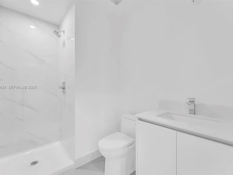 700 NE 24th St #3806 — Photo 26