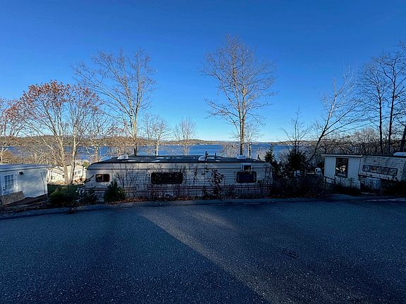 4th image of 728 Scenic Road #409
