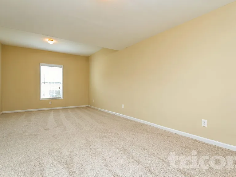6355 Queensdale Dr — Photo 13