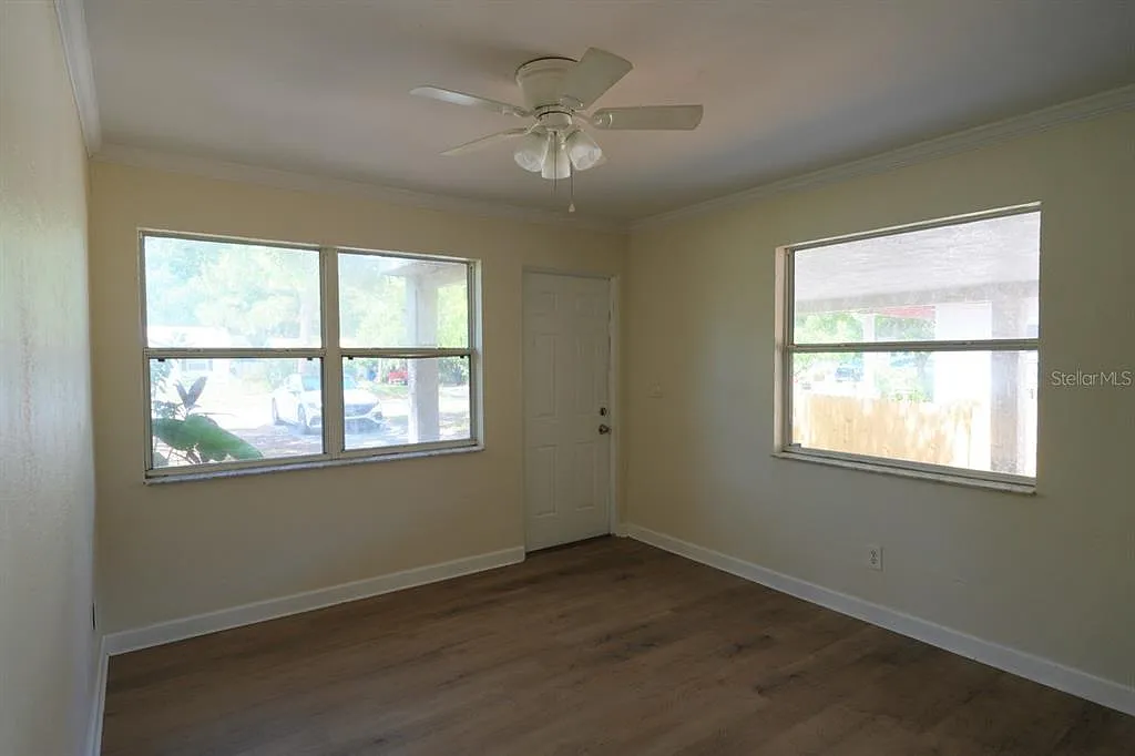 3 bed, 2.0 bath, 1204 sqft, $2,300 — Photo 3