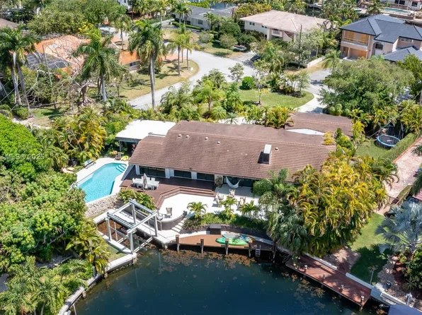 1240 Campamento Ave, Coral Gables, FL 33156