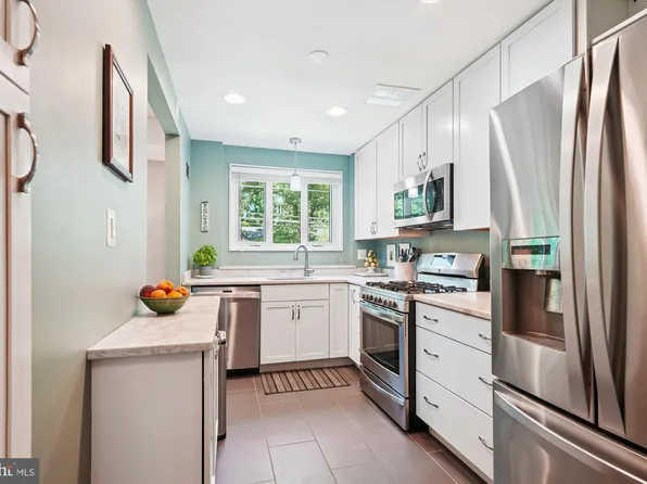 10427 Montrose Ave APT 104, Bethesda, MD 20814