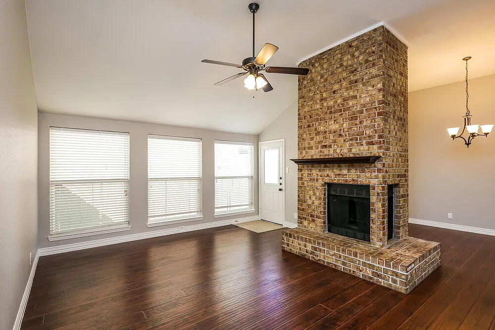 3 bed, 2.0 bath, 1510 sqft, $2,165 — Photo 3