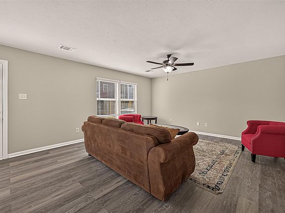 5th image of 815 Leaholm Ln