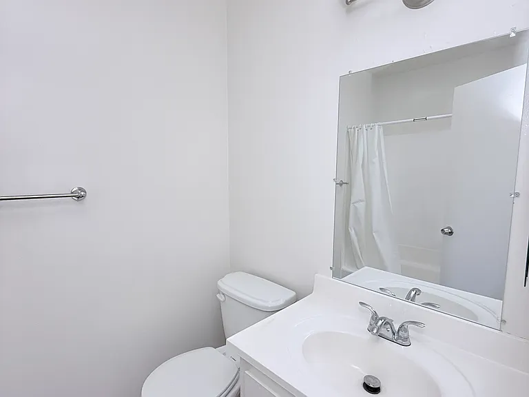 7355 Woodley Ave #8 — Photo 10