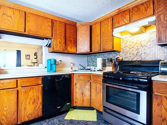 3rd image of 144 Rumson Dr #1022