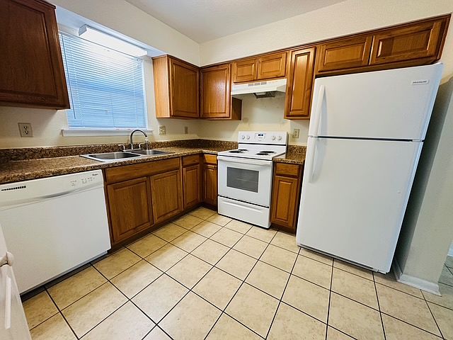 1st image of 21 Wright Parkway B