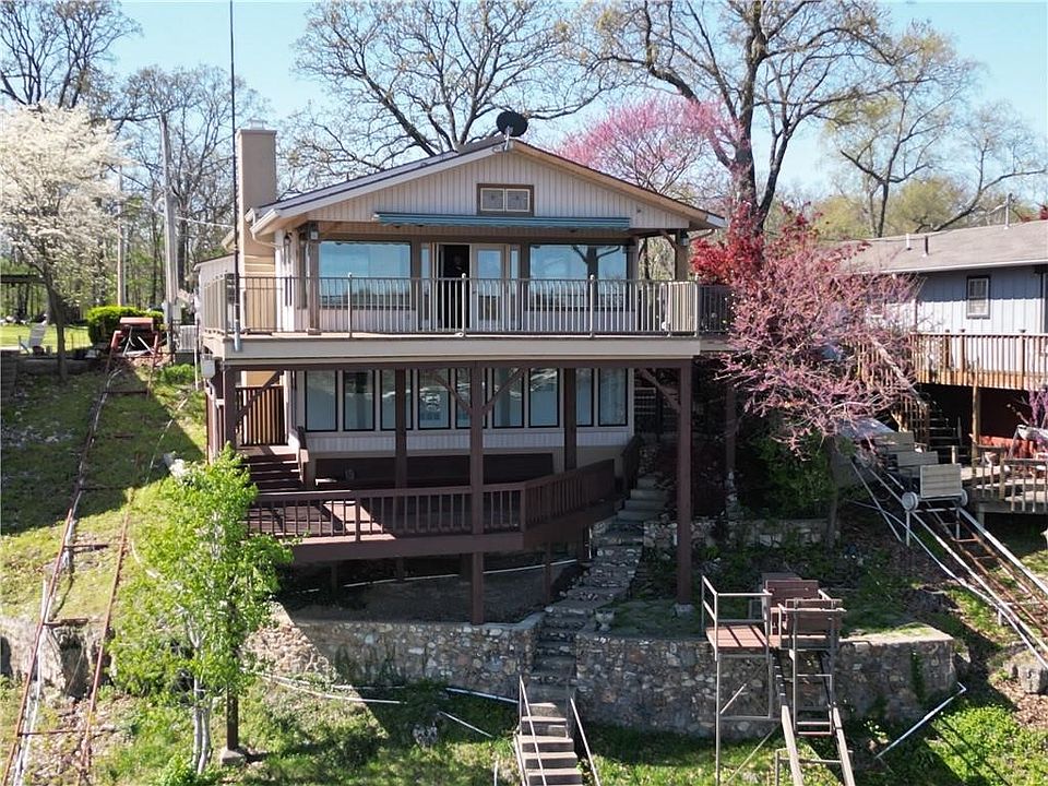 1st image of 346 Lakeview Dr