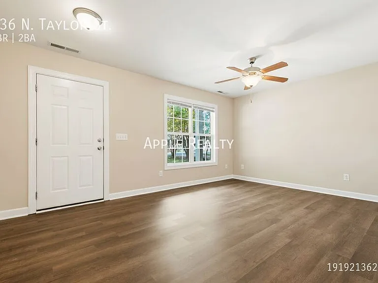 836 N Taylor St — Photo 2