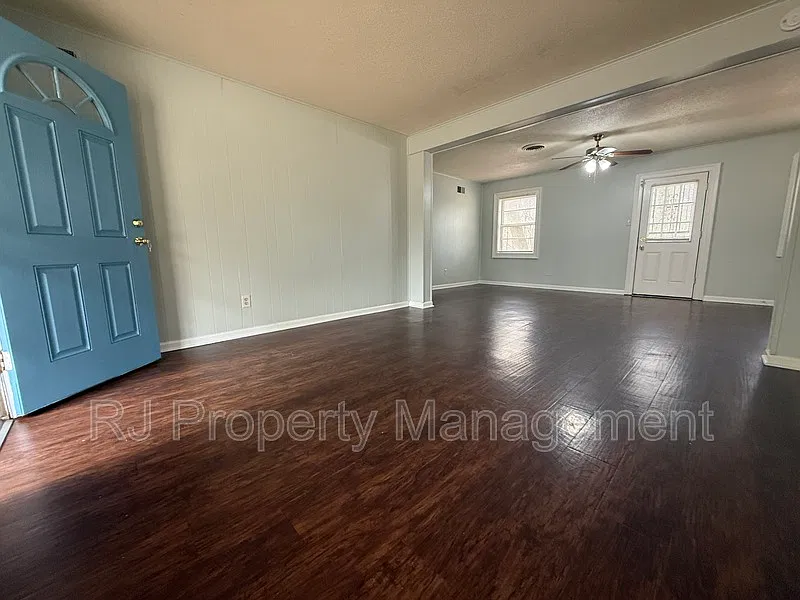 3 bed, 1.5 bath, 1675 sqft, $1,295 — Photo 3