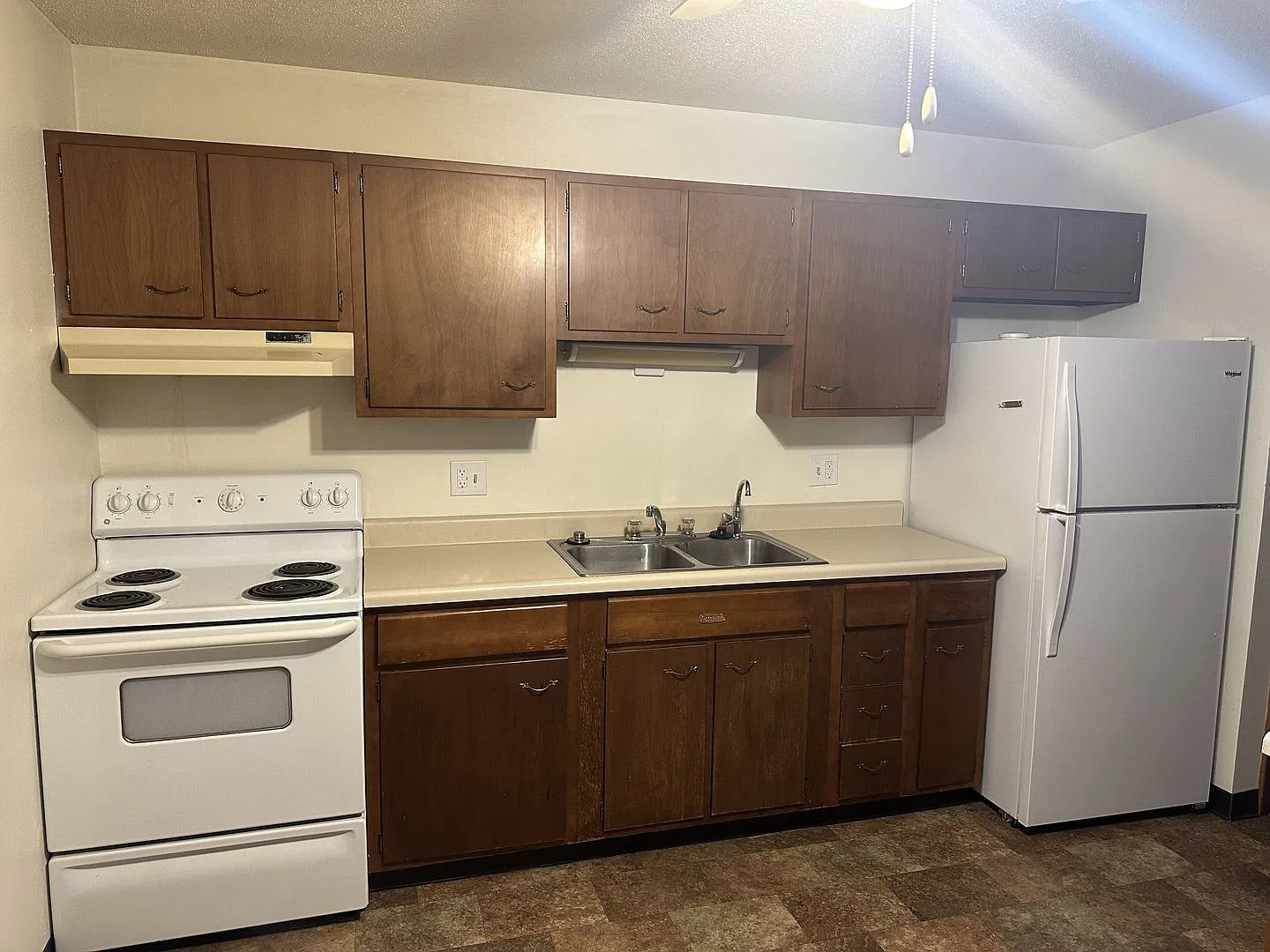 1003 - 1005 Parkway Drive — Photo 2