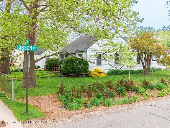 3rd image of 3129 Birch Row Dr