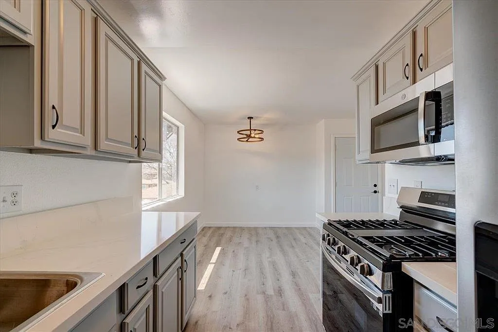 1 bed, 570 sqft, $1,750 — Photo 3