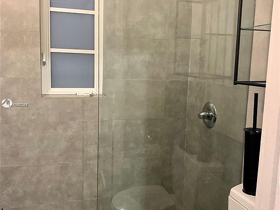 5th image of 743 15th St #8
