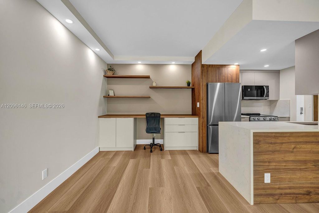 400 N Riverside Dr APT 203, photo 6