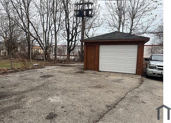 2nd image of 417 Oak St #2
