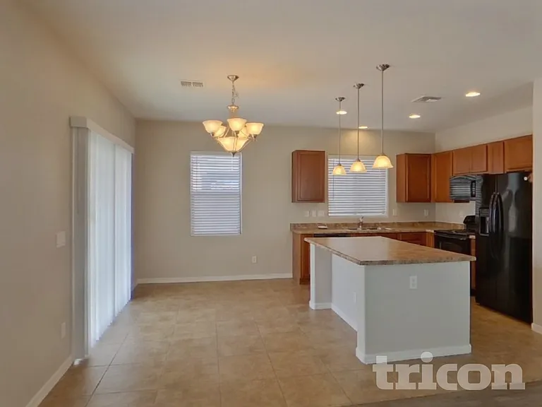 21338 N Denver Ct — Photo 5