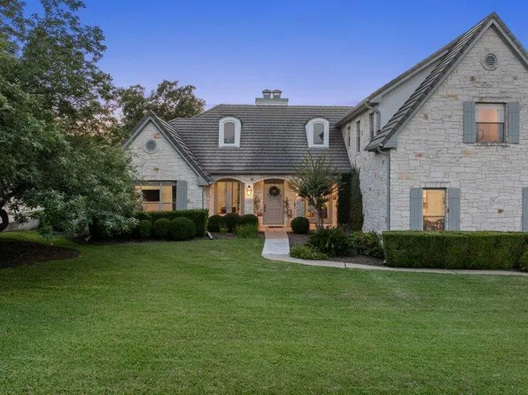 22 Autumn Oaks Dr, The Hills, TX 78738