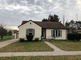 301 E 2nd St, Chadwick, IL 61014