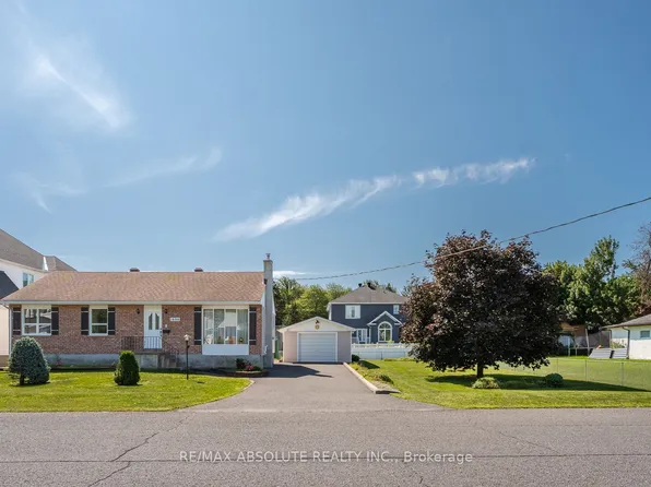 1880 Kingsdale Ave, Ottawa, ON K1T 1J1