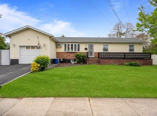 10 Francisco Ave, Central Islip, NY 11722