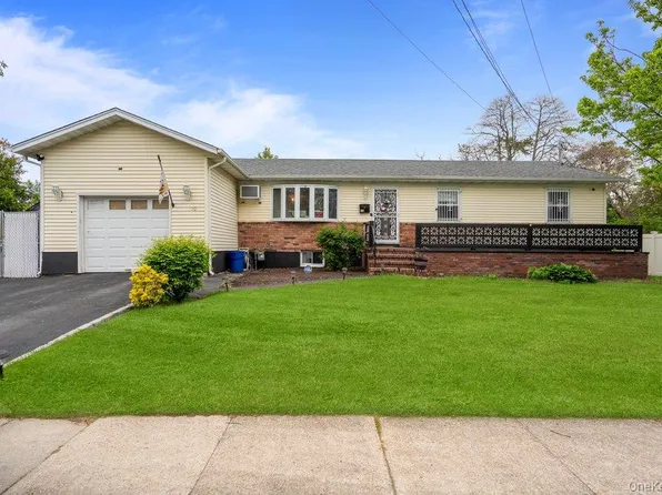 10 Francisco Avenue, Central Islip, NY 11722