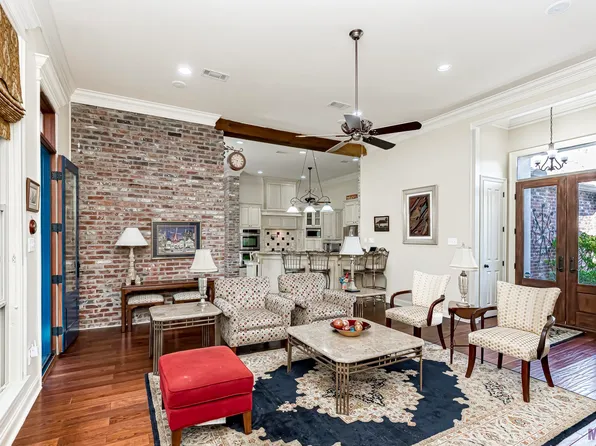 11021 Shoreline Dr, Baton Rouge, LA 70809