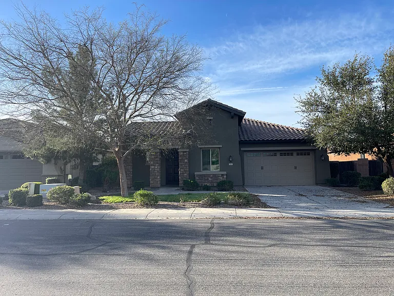 2543 E Penedes Dr — Photo 2