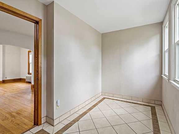 3rd image of 996 Charles Ave