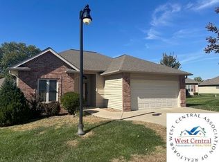 907 E Texas Pl, Clinton, MO 64735