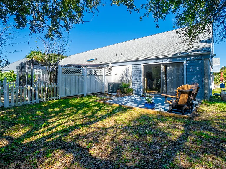 4901 Sandcastle Cir — Photo 25