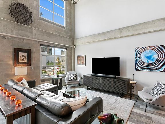 4th image of 1212 E WHITING STREET #404
