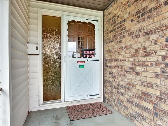 4th image of 2820 94th Ave E