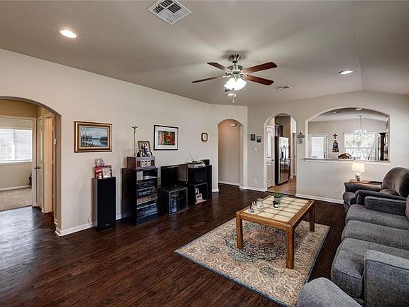 5th image of 1007 Alamo Plaza Dr