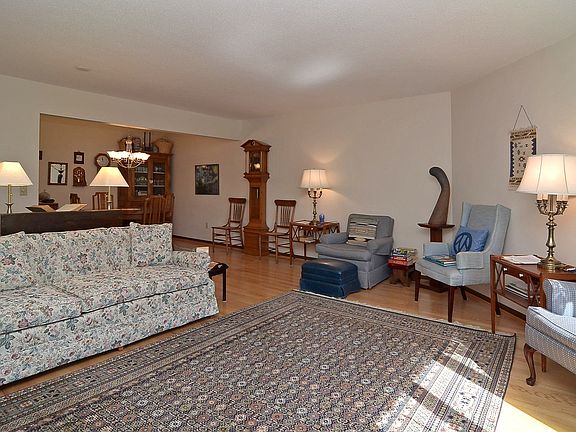 Hardwood Floor in Living Rm