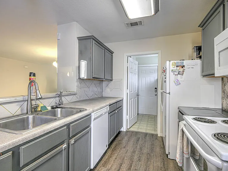 3005 John Porter Dr — Photo 6