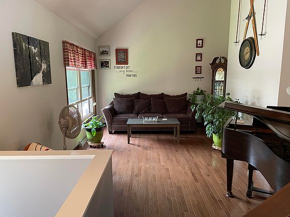 2nd image of 4551 Seymour Dr