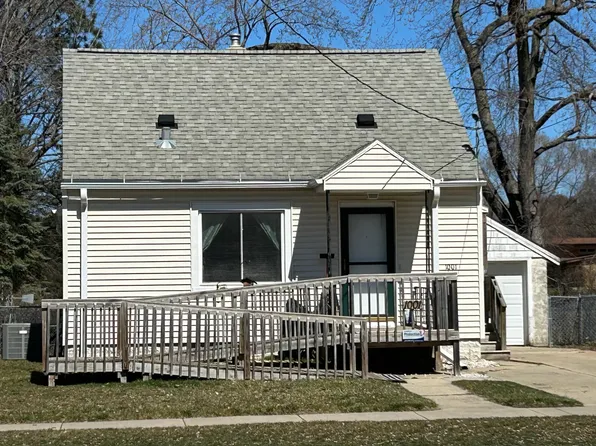 1001 7th St NE, Rochester, MN 55906