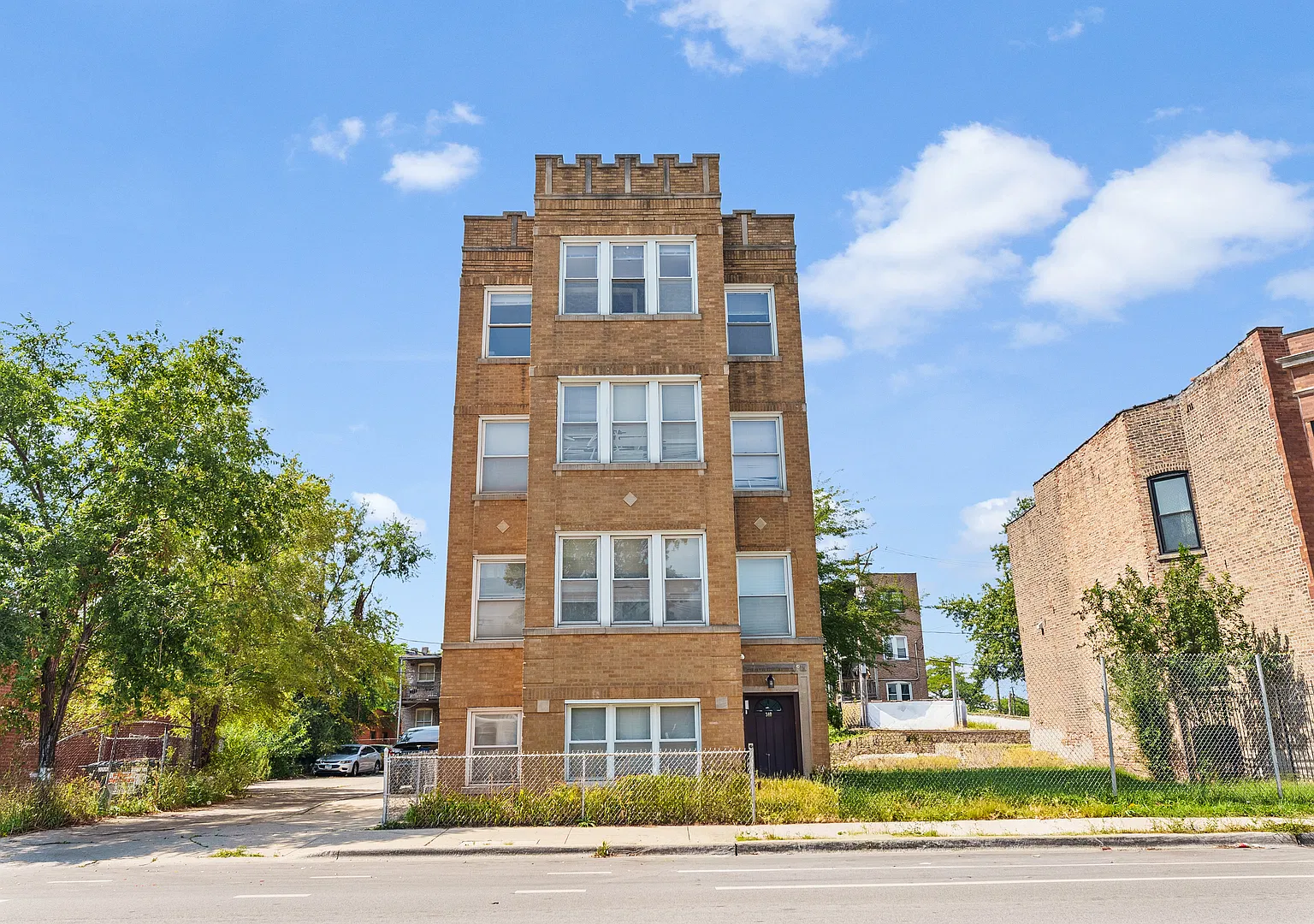 3 bed, 1200 sqft, $1,950 — Photo 1