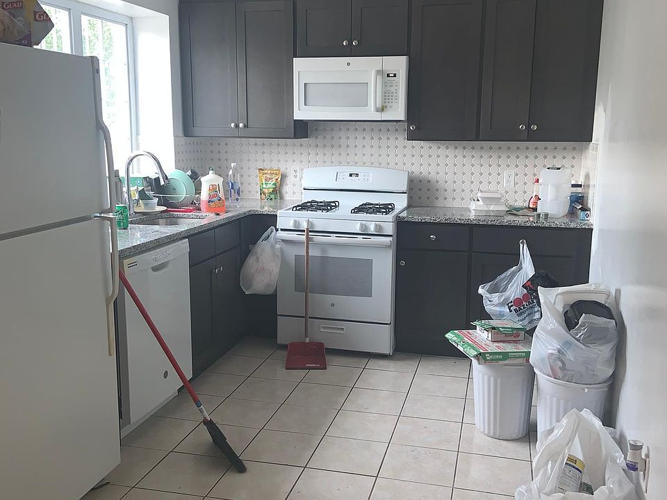 1st image of 168 Berkeley Ave Floor 1