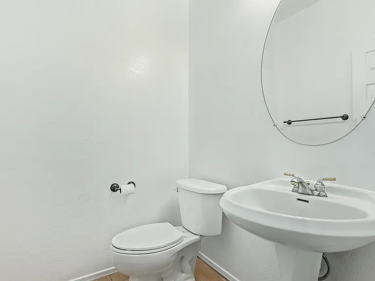 504 N Swallow Ln — Photo 22