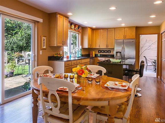 4th image of 23282 NE 15th St