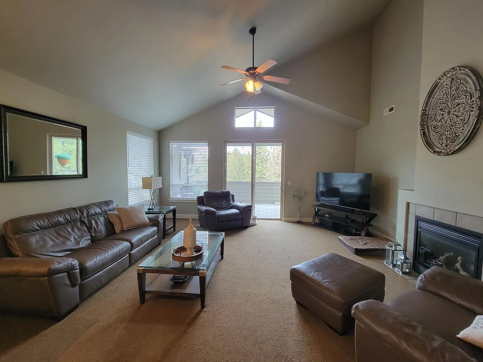 4 bed, 3114 sqft, $4,000 — Photo 3