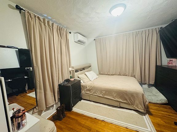 3rd image of 5 Wakefield St