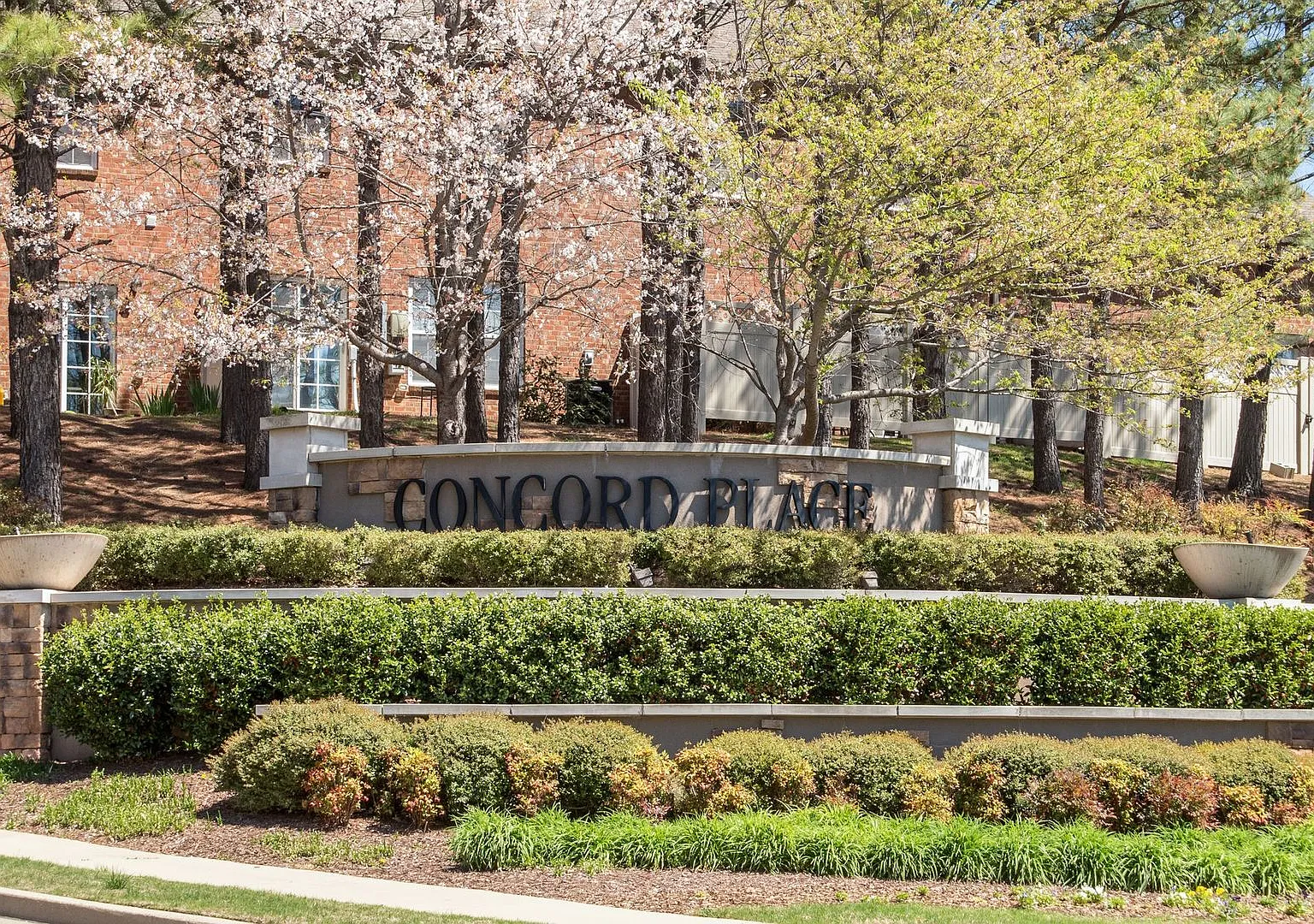 Stunning 3BR/2.5BA Updated Townhome in Prime Location! — Photo 2