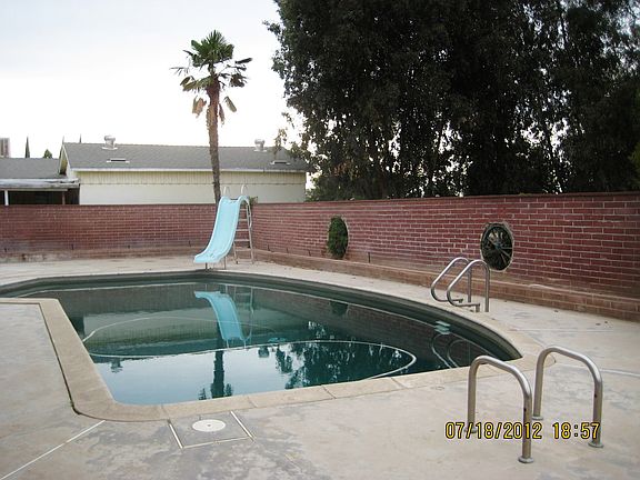 Cool Black Bottom pool
