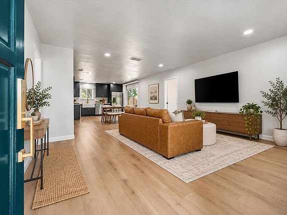 4th image of 511 Arbor Ln